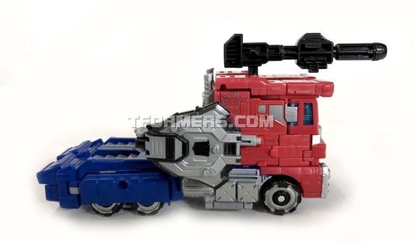 Review Siege Optimus Prime Voyager War For Cybertron  (34 of 45)